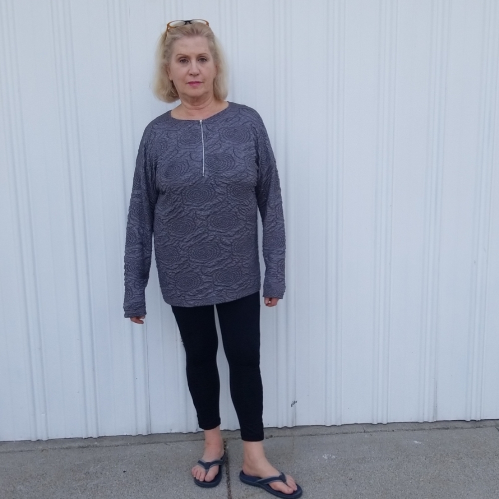 T shirt/ sweater